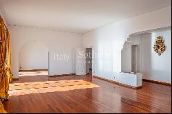 Elegant panoramic apartment in Via Orazio