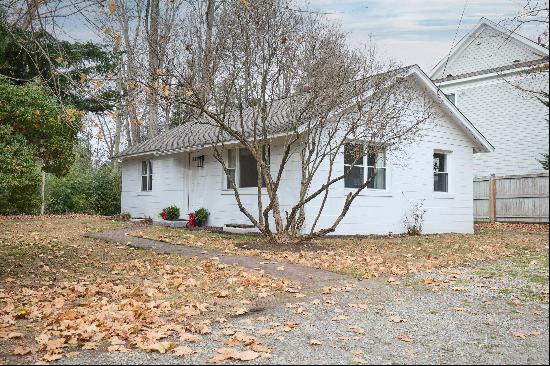 Adorable Ranch near Downtown Westport