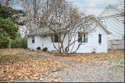 Adorable Ranch near Downtown Westport