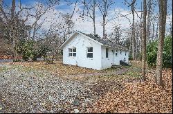 Adorable Ranch near Downtown Westport