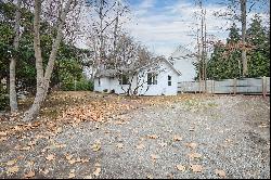 Adorable Ranch near Downtown Westport