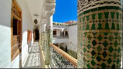 Superb Riad with car access to remodel