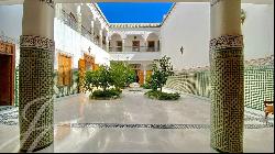 Superb Riad with car access to remodel