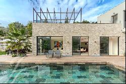 Contemporary villa for rent in a gated estate in Mougins