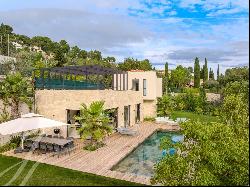 Contemporary villa for rent in a gated estate in Mougins