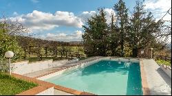 Country Estate with ten units and heated pool, Siena – Tuscany