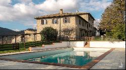 Country Estate with ten units and heated pool, Siena – Tuscany