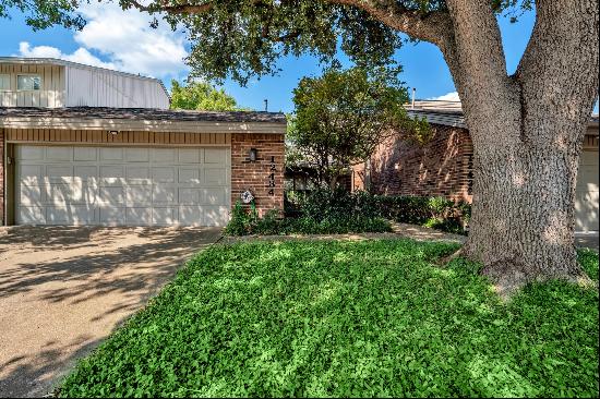 Single Story 2/2 Townhouse in Preston Square community