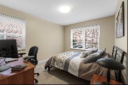 Lovely, cozy condo in the sought after Moorlands neighborhood