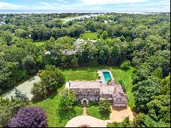 EAST HAMPTON ESTATE NEAR OCEAN WITH TENNIS