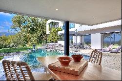 Contemporary villa with panoramic view for rent near Mougins