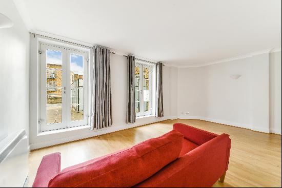 One bedroom apartment with a large private roof terrace to rent in Islington, N1.