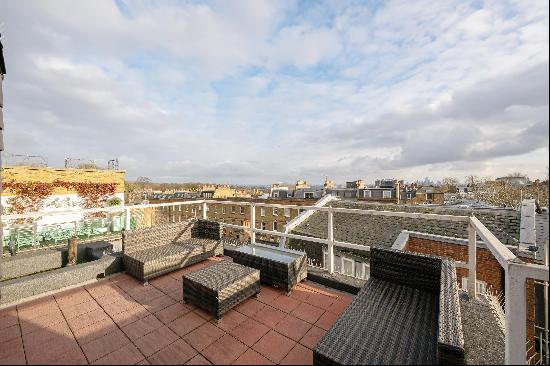 A 1 bedroom flat in the heart of Hampstead Village, offering stunning views of central Lon