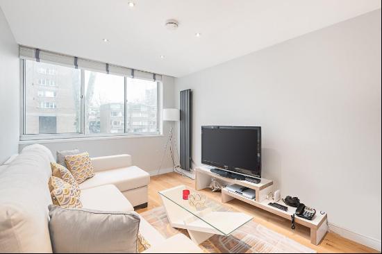 A bright two double bedroom lateral ground floor apartment with stunning views in Hyde Par