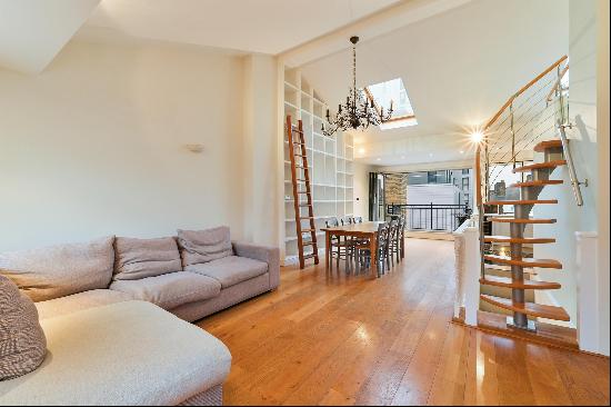 Spacious top-floor apartment on Royal Mint Street, E1. Bright open-plan living, beautiful 