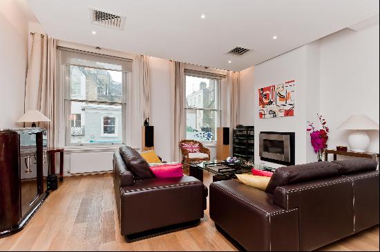 A 3 bedroom mews to rent on Sydney Mews, SW3