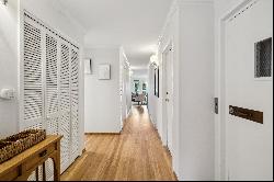 Bright Full-Floor Cow Hollow Condo