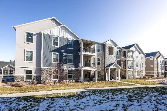 Updated Herriman Condo Near Shopping, Restaurants, and Schools