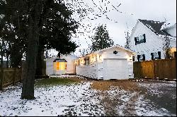 Charming Bungalow in NOTL