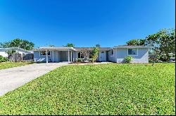 4339 Deerfield Dr, Sarasota, FL 34233