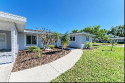 4339 Deerfield Dr, Sarasota, FL 34233