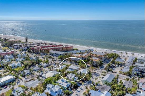 6405 Gulf Dr, Holmes Beach, FL 34217