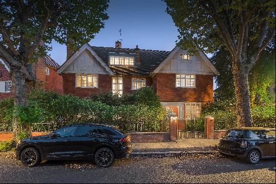 A Contemporary Primrose Hill Home with Expansive Gardens