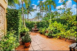 225 Everglade Avenue #8, Palm Beach, FL 33480