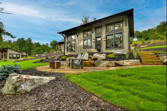 Enjoy The Rustic Charm of This Cozy Cabin!