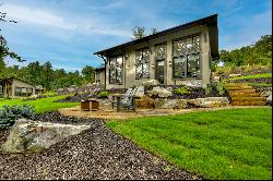 Enjoy The Rustic Charm of This Cozy Cabin!