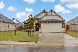 Sought after 4/3 in Gruene!