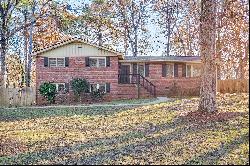 Updated Charming Move-In Ready Home in Acworth