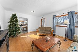 503 S 3rd St, Beresford SD 57004