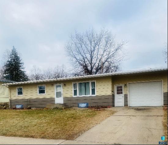 1509 S Bruce Rd Road, Sioux Falls SD 57105