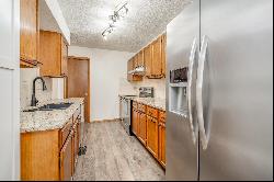 1620 S Longford Ln Unit 204, Wichita KS 67207