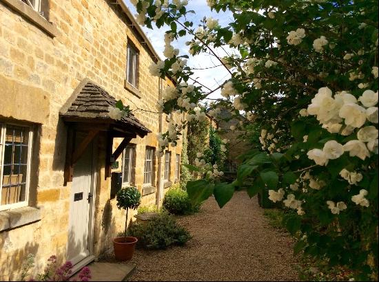 Bell Yard, Broadway, Worcestershire, WR12 7DY