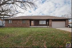 2907 SE Meadowview Dr, Topeka KS 66605