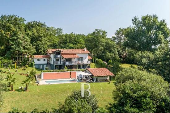 ARBONNE, CLOSE TO BIARRITZ, RENOVATED BASQUE FARM, VIEW OF THE MOUNTAINS