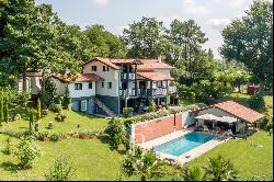 ARBONNE, CLOSE TO BIARRITZ, RENOVATED BASQUE FARM, VIEW OF THE MOUNTAINS