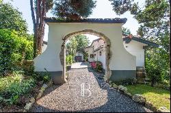 ARBONNE, CLOSE TO BIARRITZ, RENOVATED BASQUE FARM, VIEW OF THE MOUNTAINS