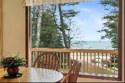 12411 Meanderline Road, Charlevoix MI 49720