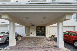 1535 E Putnam Avenue Unit 202, Old Greenwich CT 06870