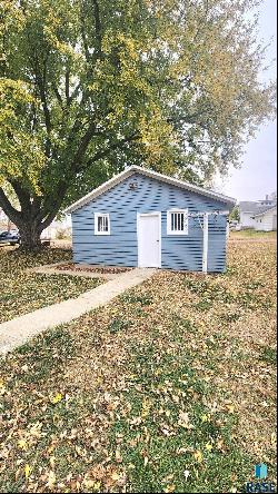 204 S Harvey St, Viborg SD 57070