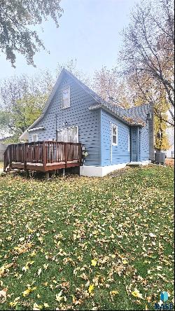 204 S Harvey St, Viborg SD 57070