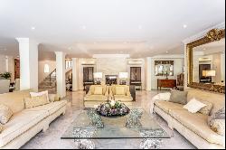 Elegant villa set in a tranquil area next to the beach in Los Mo, Marbella 29603