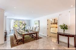 Elegant villa set in a tranquil area next to the beach in Los Mo, Marbella 29603