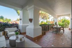 Sophisticated fully renovated ground-floor aparment in Altos Rea, Marbella 29602