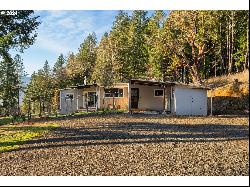 1034 Cleveland Loop Dr, Roseburg OR 97471