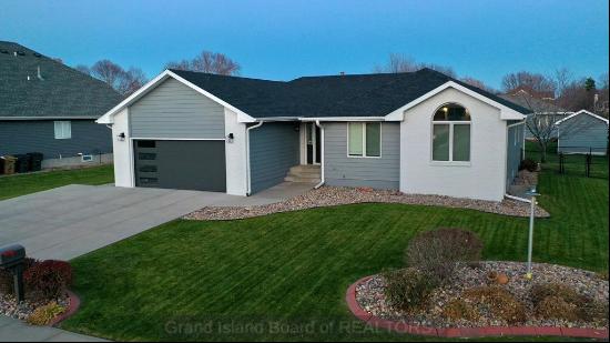 2509 Riverview Dr, Grand Island NE 68801