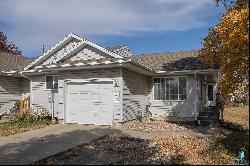 2001 S Dorothy Cir, Sioux Falls SD 57106